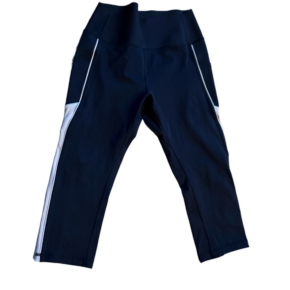 Gap Fit sculpt Revolution crop pocket legging. Navy Size L